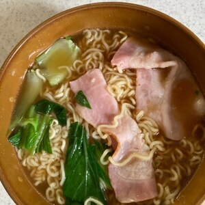 まな板なし！チンゲン菜＆ベーコンでラーメン♪